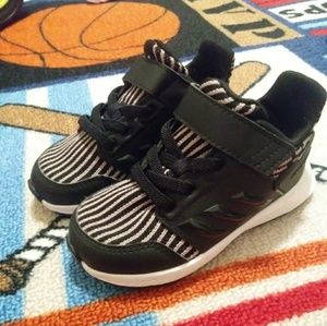 Toddler Adidas Velcro sneakers size 6